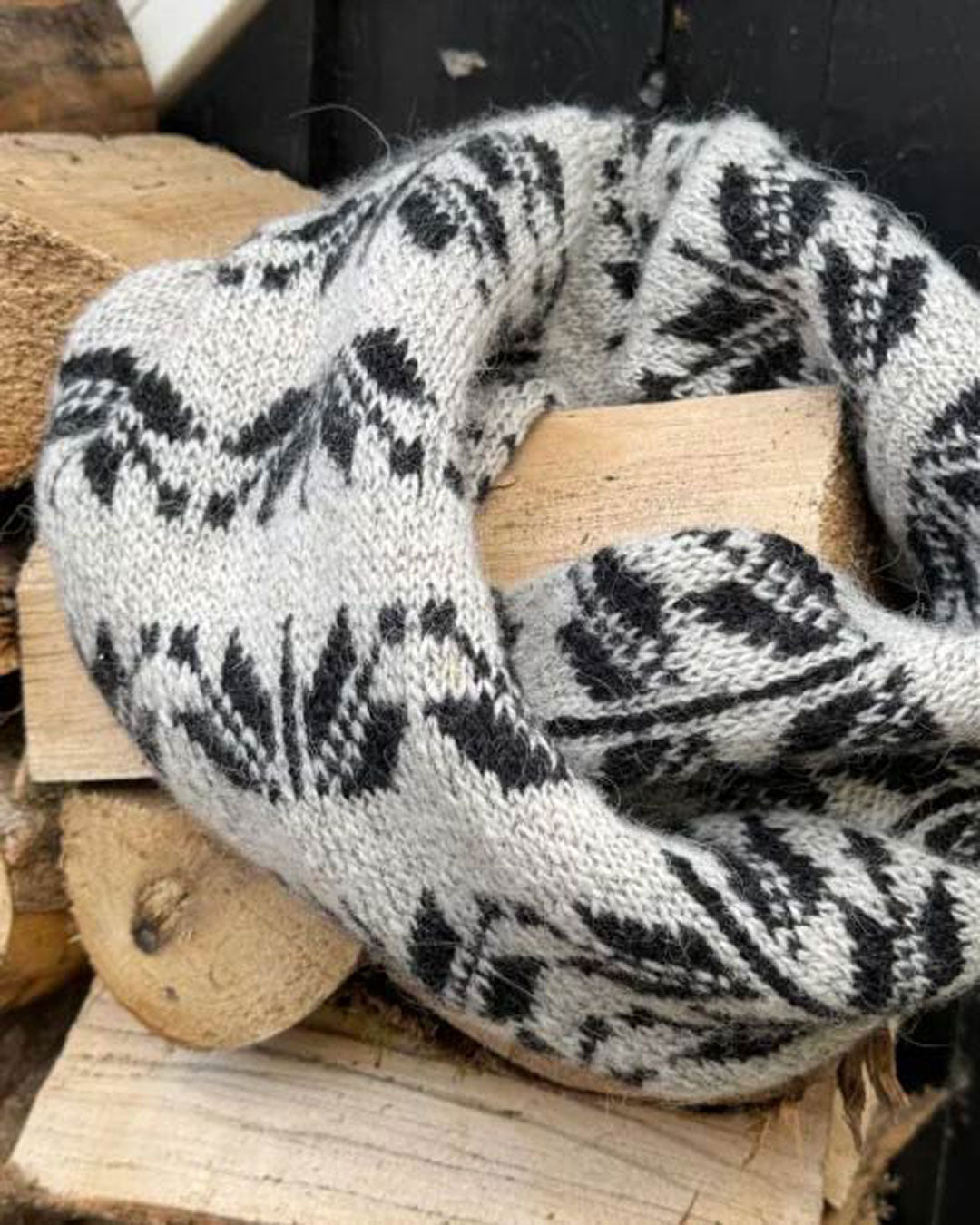 PÓLSTJARNA SCARF by Hanne Rimmen